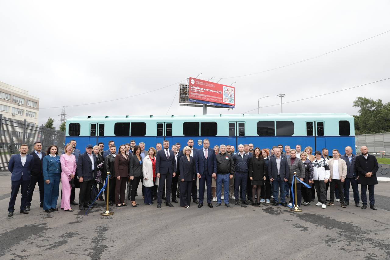 На «Метровагонмаш» торжественно открыли мемориал - вагон метро типа «Г»